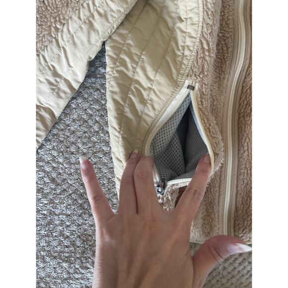 Patagonia Women's M Beige Tan Synchilla Retro-X Fleece Hiking Camping Jacket - Picture 11 of 14